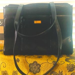 Vtg St.John leather large handbag